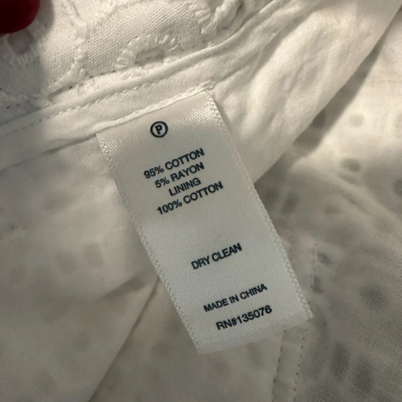 C Wonder Eyelet White Shorts with Gold Buttons Size 6 - Picture 3 of 4